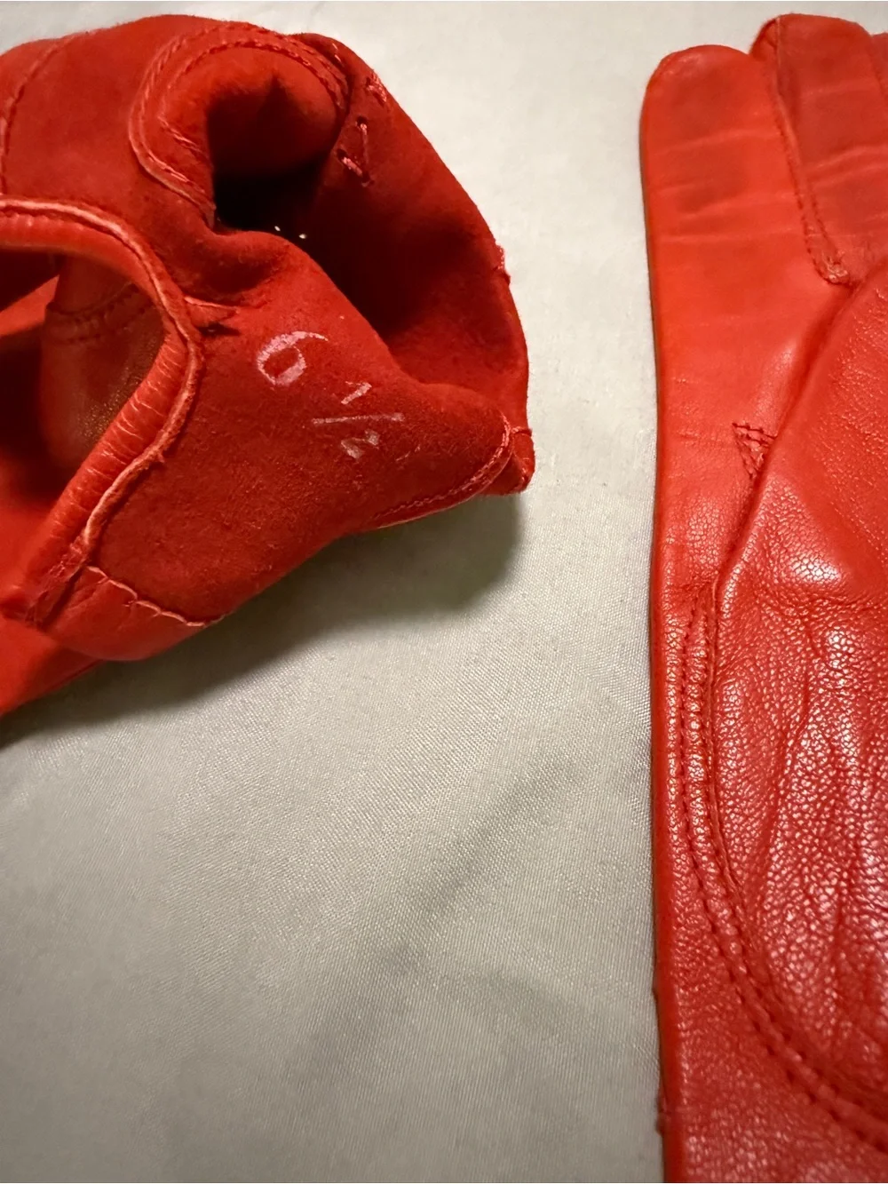 Leather gloves